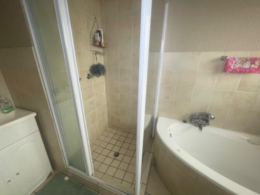 3 Bedroom Property for Sale in Edleen Gauteng