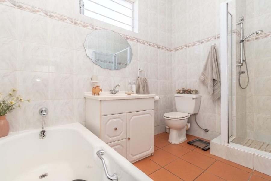 5 Bedroom Property for Sale in Constantia Kloof Gauteng