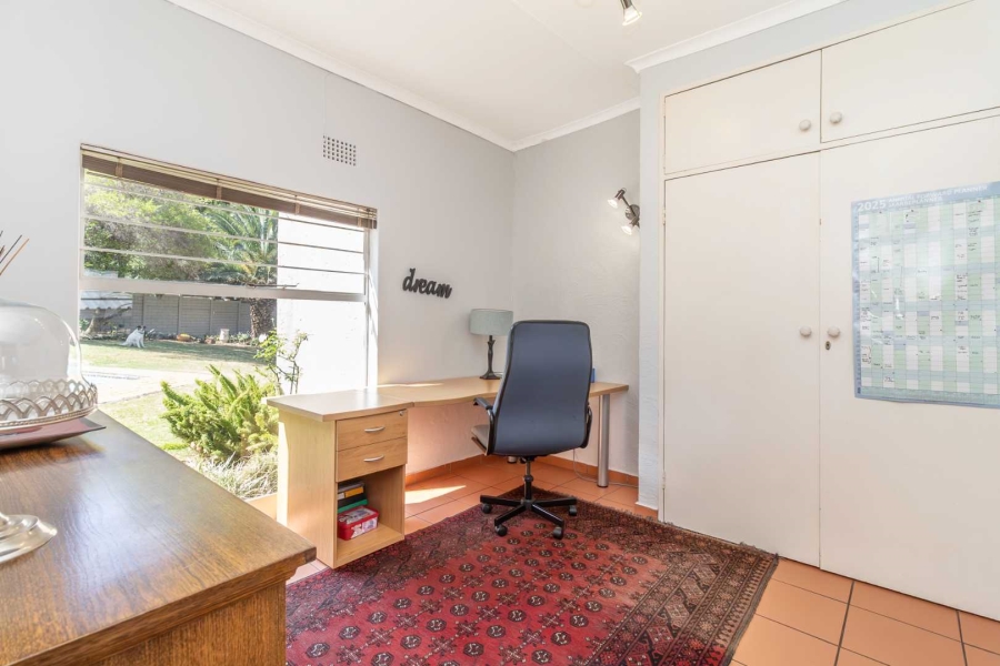 5 Bedroom Property for Sale in Constantia Kloof Gauteng