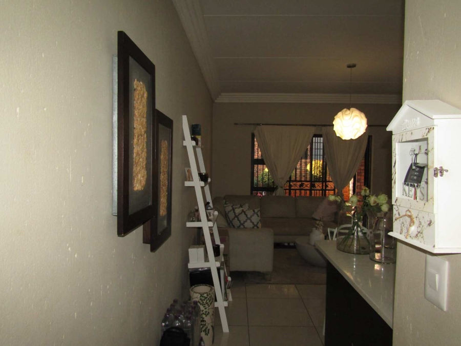 2 Bedroom Property for Sale in Ravenswood Gauteng