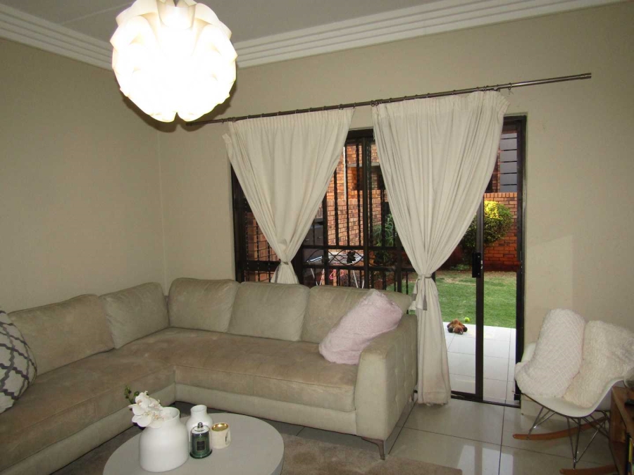 2 Bedroom Property for Sale in Ravenswood Gauteng