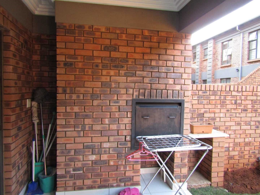 2 Bedroom Property for Sale in Ravenswood Gauteng