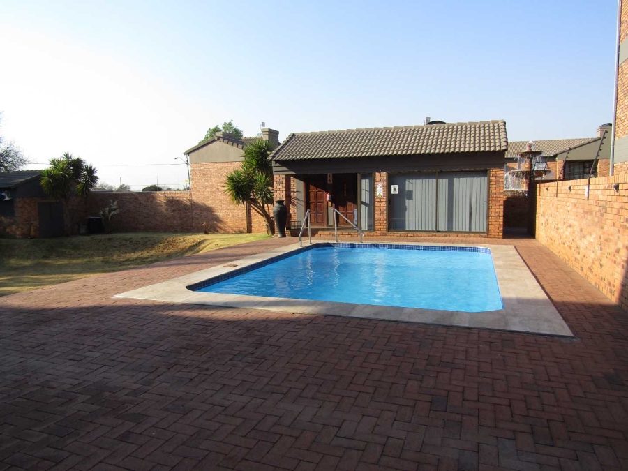2 Bedroom Property for Sale in Ravenswood Gauteng