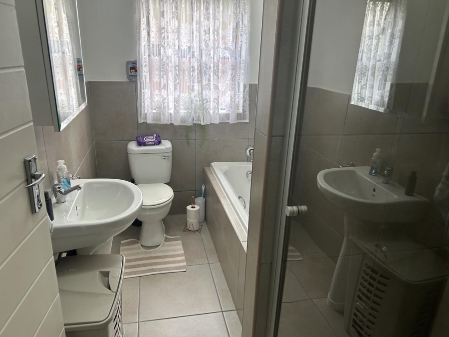 2 Bedroom Property for Sale in Goedeburg Gauteng
