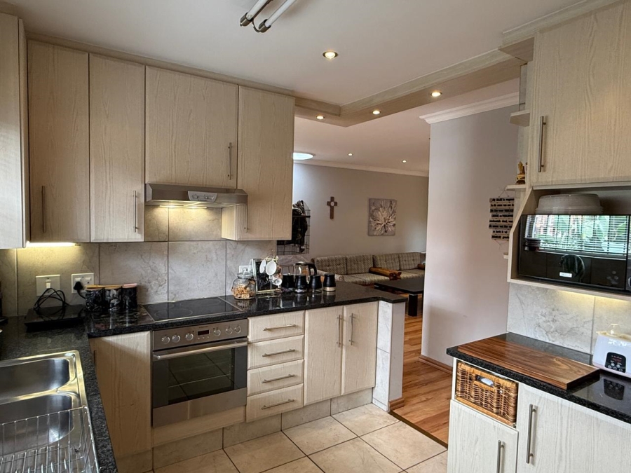 To Let 2 Bedroom Property for Rent in Discovery Gauteng