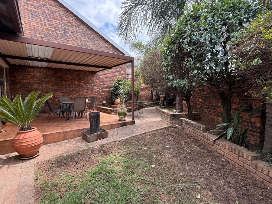 To Let 2 Bedroom Property for Rent in Discovery Gauteng