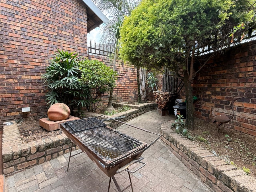 To Let 2 Bedroom Property for Rent in Discovery Gauteng