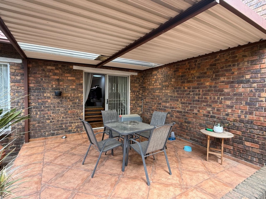 To Let 2 Bedroom Property for Rent in Discovery Gauteng