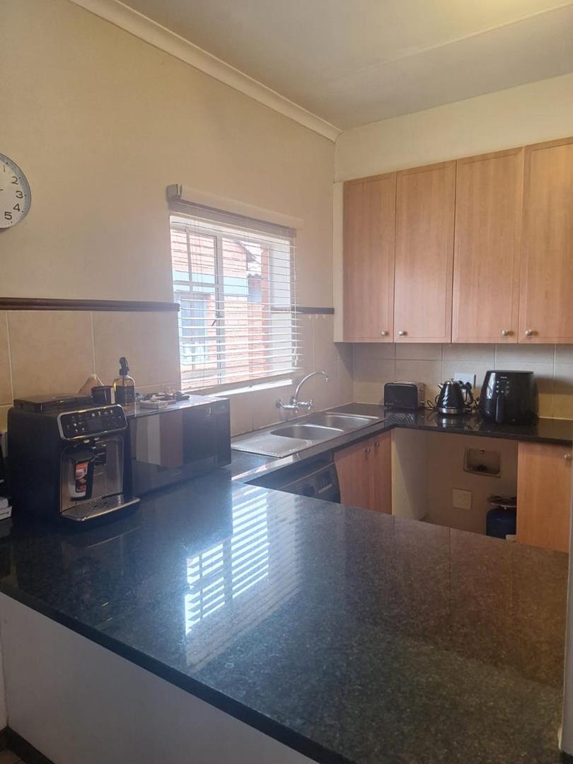 To Let 2 Bedroom Property for Rent in Monavoni Gauteng