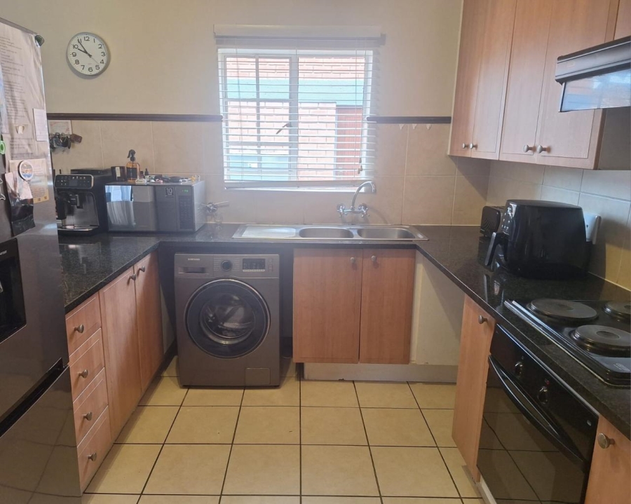 To Let 2 Bedroom Property for Rent in Monavoni Gauteng