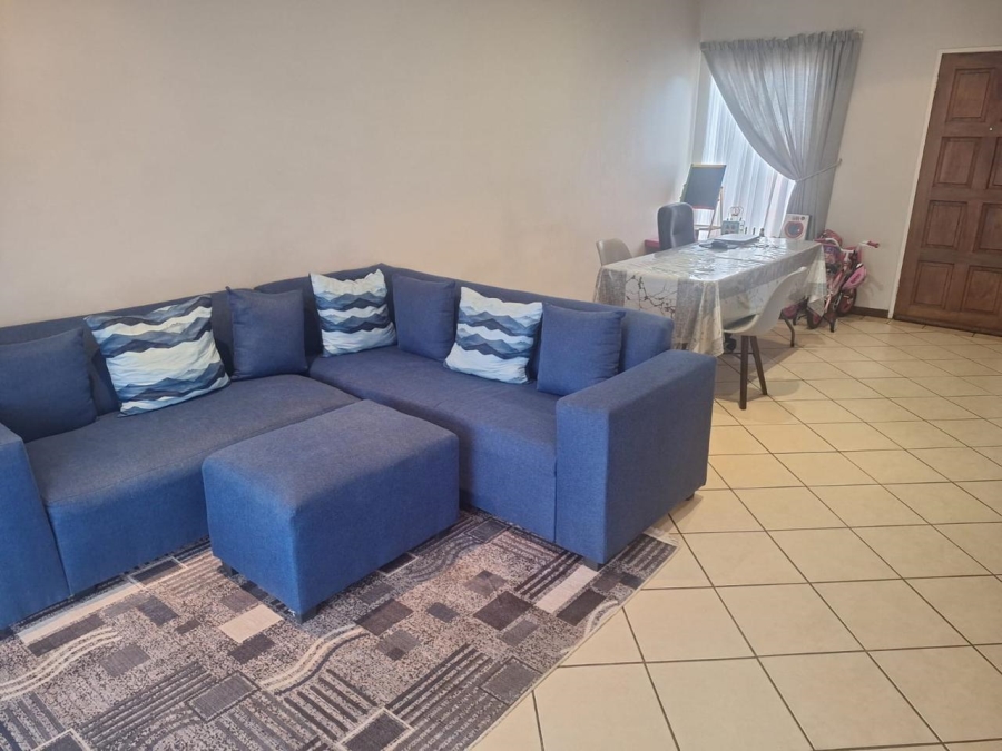 To Let 2 Bedroom Property for Rent in Monavoni Gauteng