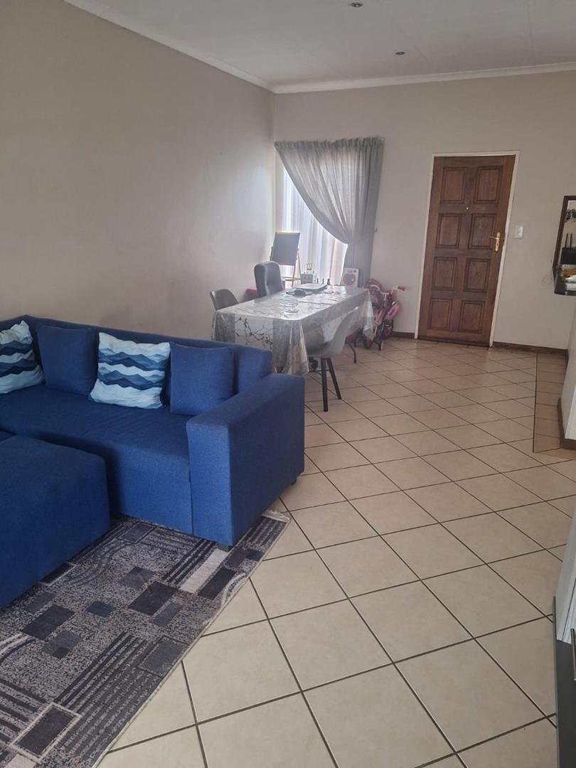 To Let 2 Bedroom Property for Rent in Monavoni Gauteng