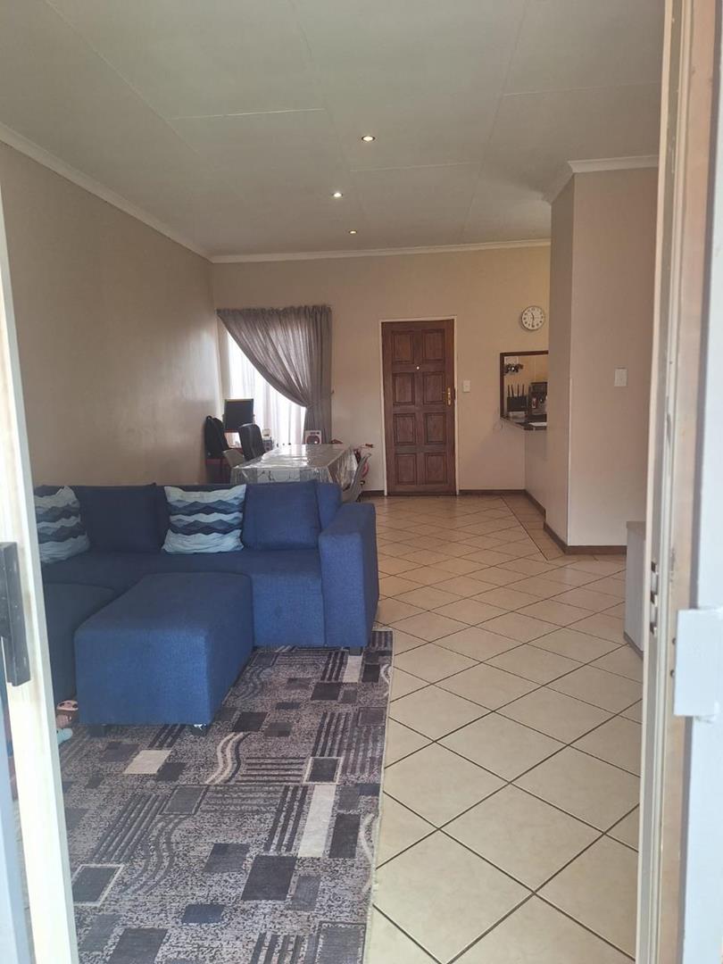 To Let 2 Bedroom Property for Rent in Monavoni Gauteng