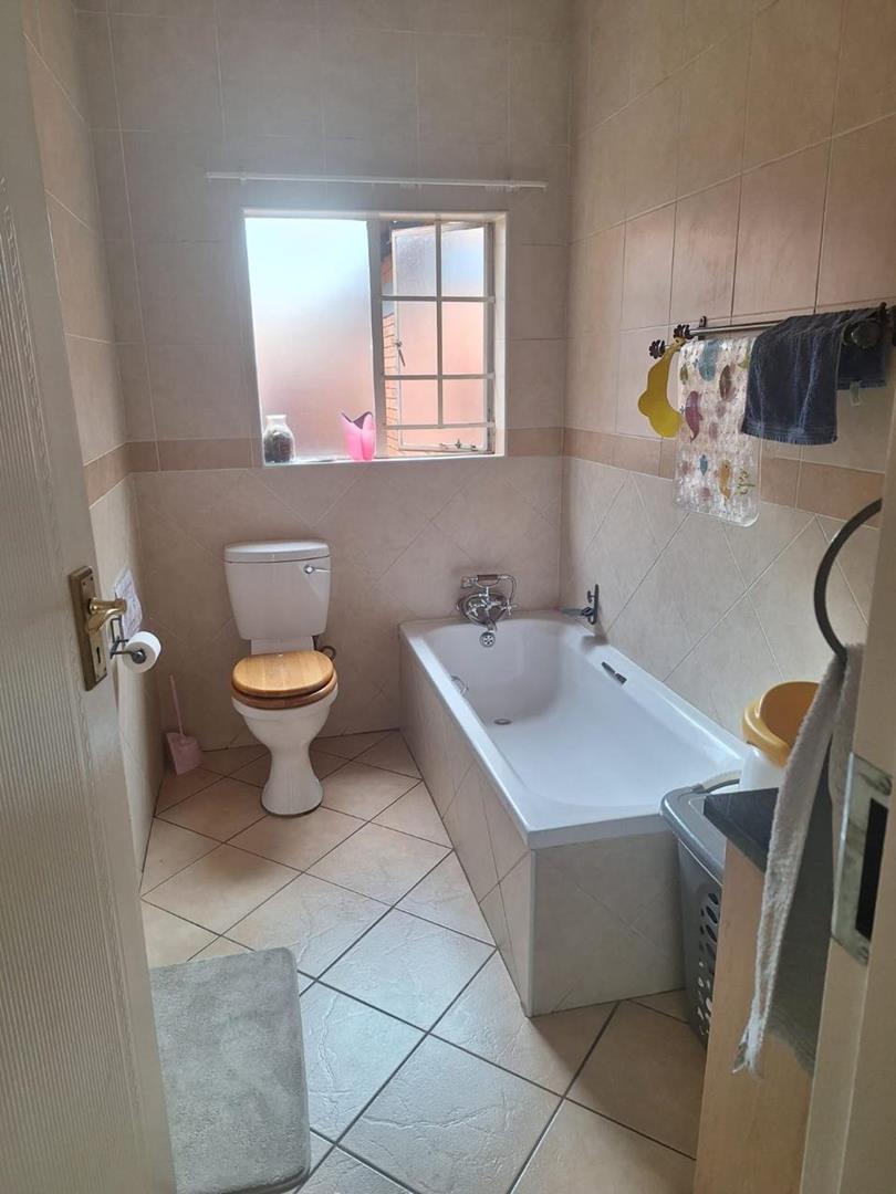 To Let 2 Bedroom Property for Rent in Monavoni Gauteng