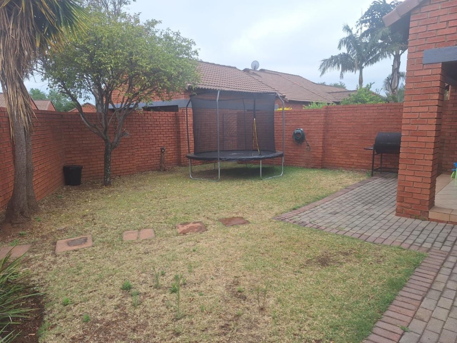 To Let 2 Bedroom Property for Rent in Monavoni Gauteng