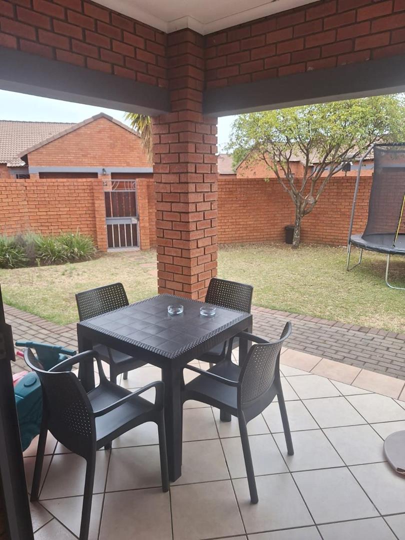 To Let 2 Bedroom Property for Rent in Monavoni Gauteng