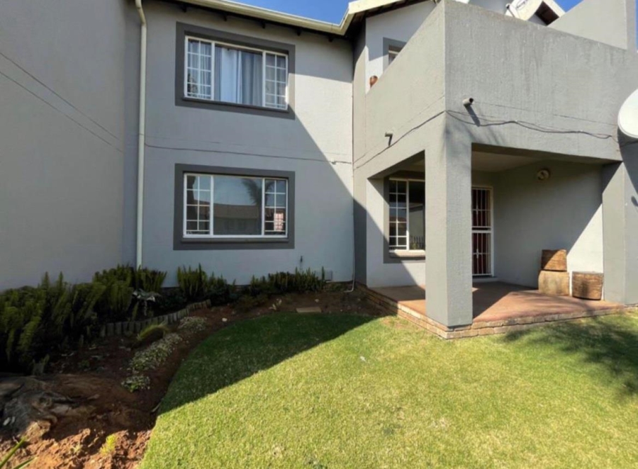 To Let 2 Bedroom Property for Rent in Glen Marais Gauteng