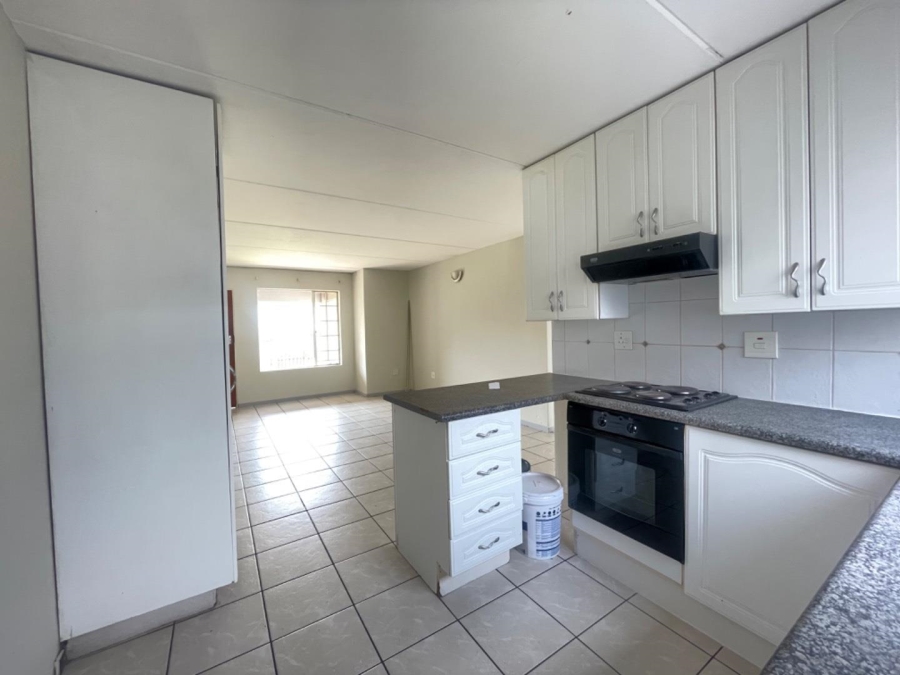 To Let 2 Bedroom Property for Rent in Glen Marais Gauteng