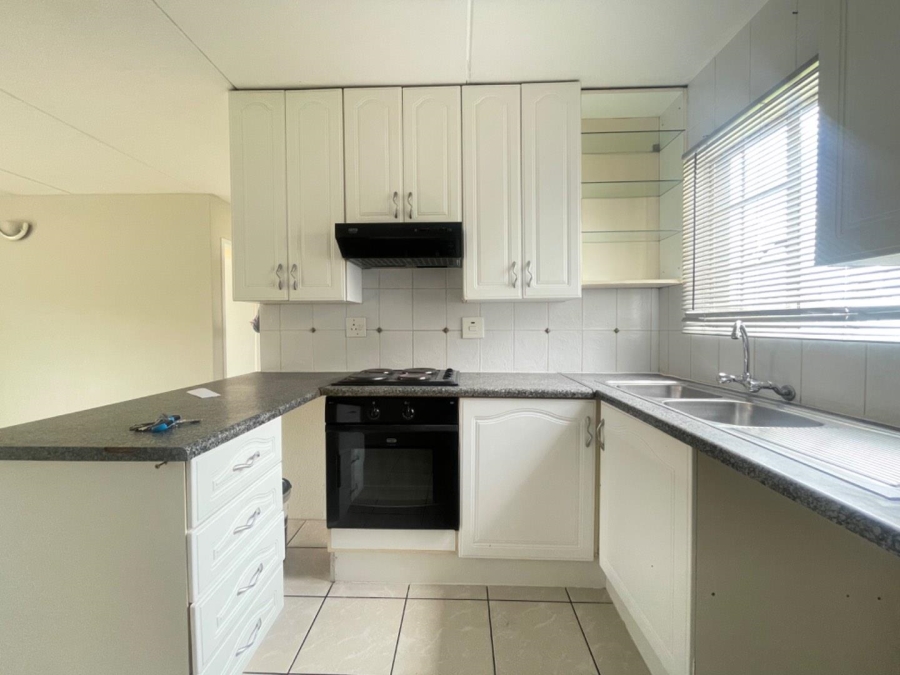 To Let 2 Bedroom Property for Rent in Glen Marais Gauteng