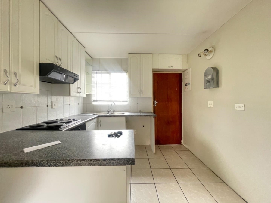 To Let 2 Bedroom Property for Rent in Glen Marais Gauteng