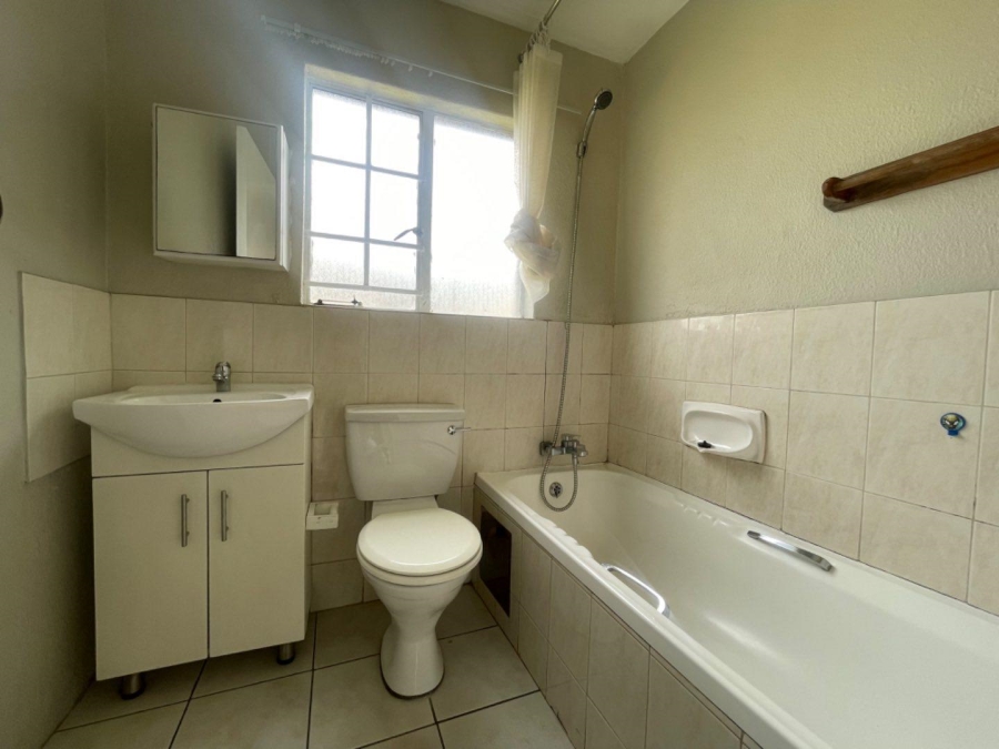 To Let 2 Bedroom Property for Rent in Glen Marais Gauteng