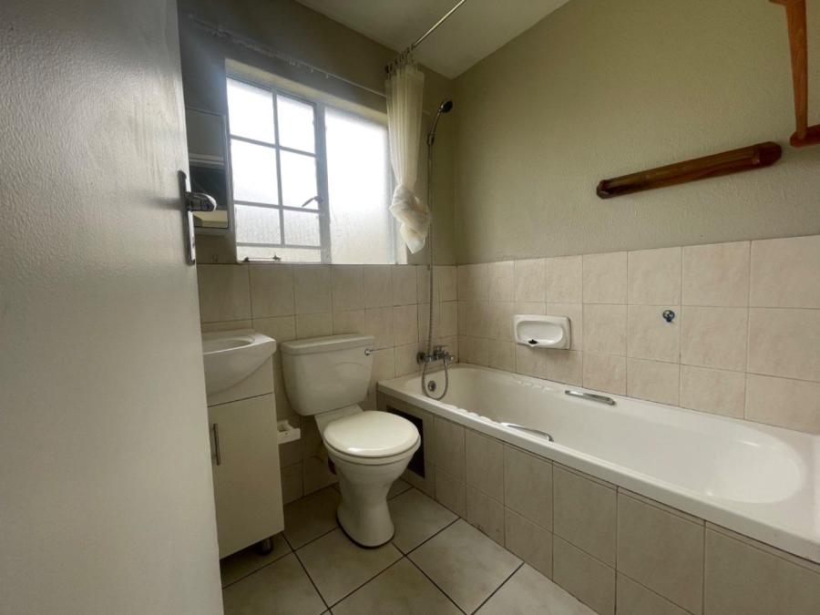To Let 2 Bedroom Property for Rent in Glen Marais Gauteng