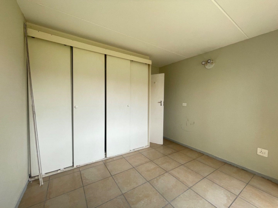 To Let 2 Bedroom Property for Rent in Glen Marais Gauteng