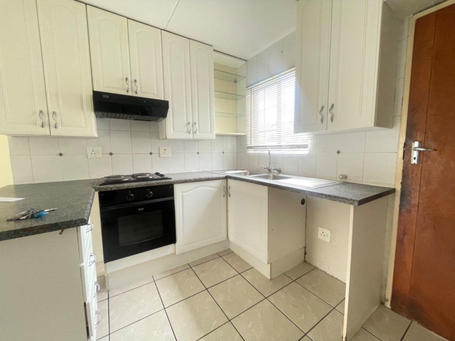 To Let 2 Bedroom Property for Rent in Glen Marais Gauteng