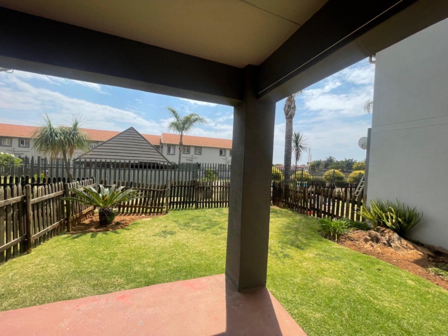 To Let 2 Bedroom Property for Rent in Glen Marais Gauteng