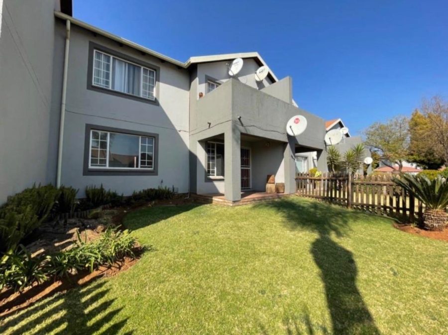 To Let 2 Bedroom Property for Rent in Glen Marais Gauteng