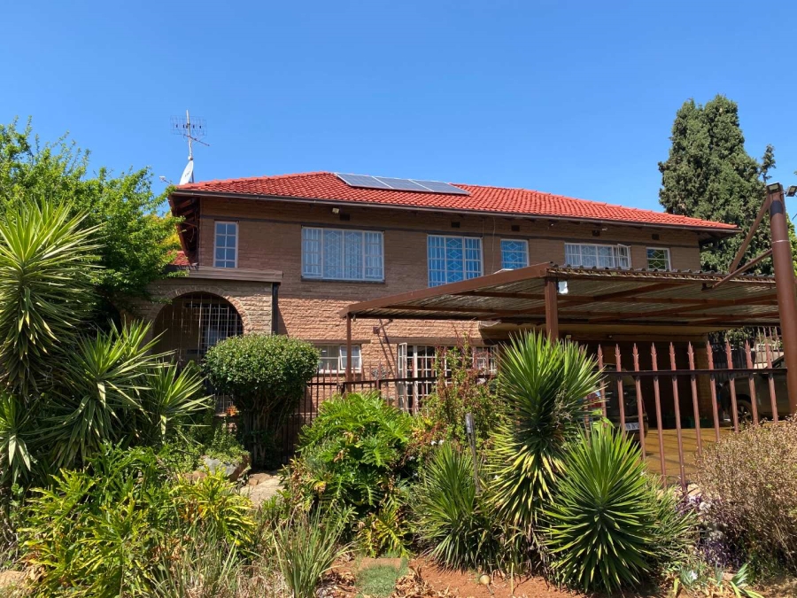 4 Bedroom Property for Sale in Mondeor Gauteng