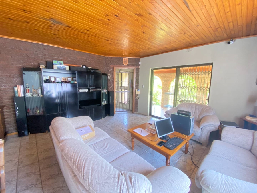 4 Bedroom Property for Sale in Mondeor Gauteng