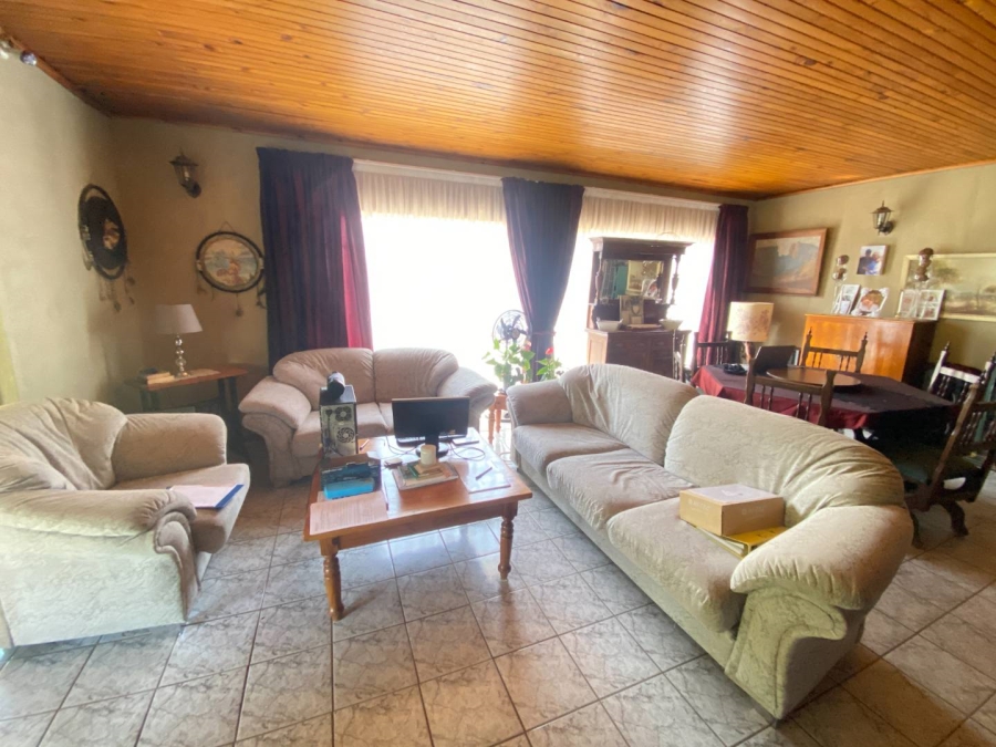 4 Bedroom Property for Sale in Mondeor Gauteng