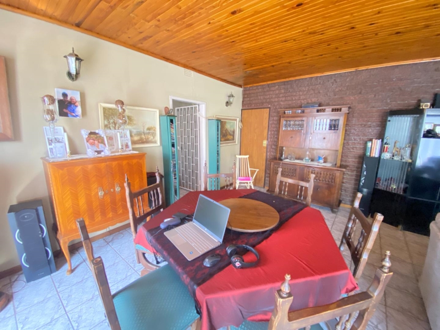 4 Bedroom Property for Sale in Mondeor Gauteng