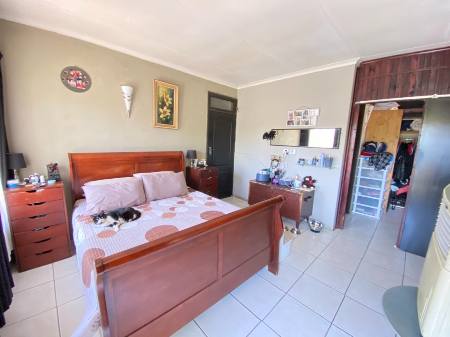 4 Bedroom Property for Sale in Mondeor Gauteng