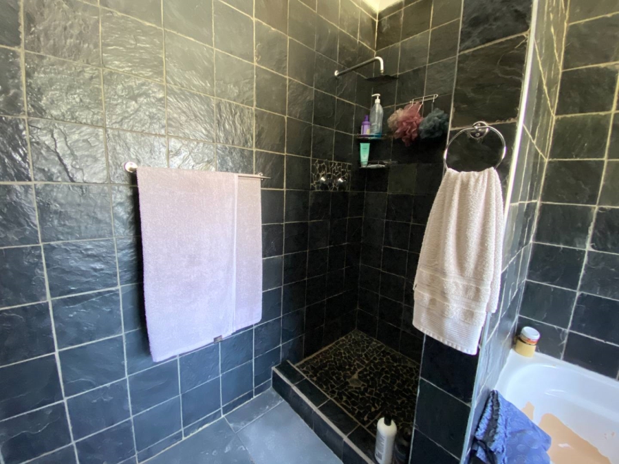 4 Bedroom Property for Sale in Mondeor Gauteng