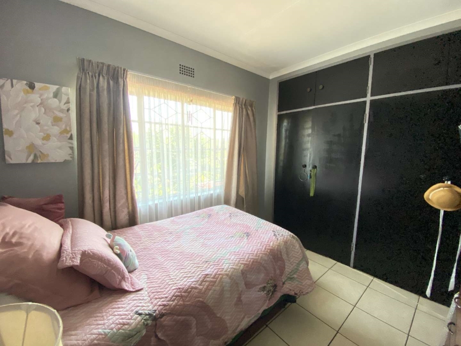 4 Bedroom Property for Sale in Mondeor Gauteng