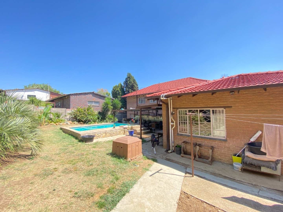 4 Bedroom Property for Sale in Mondeor Gauteng