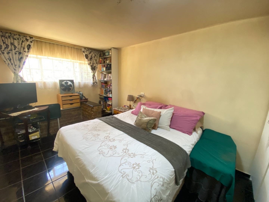 4 Bedroom Property for Sale in Mondeor Gauteng