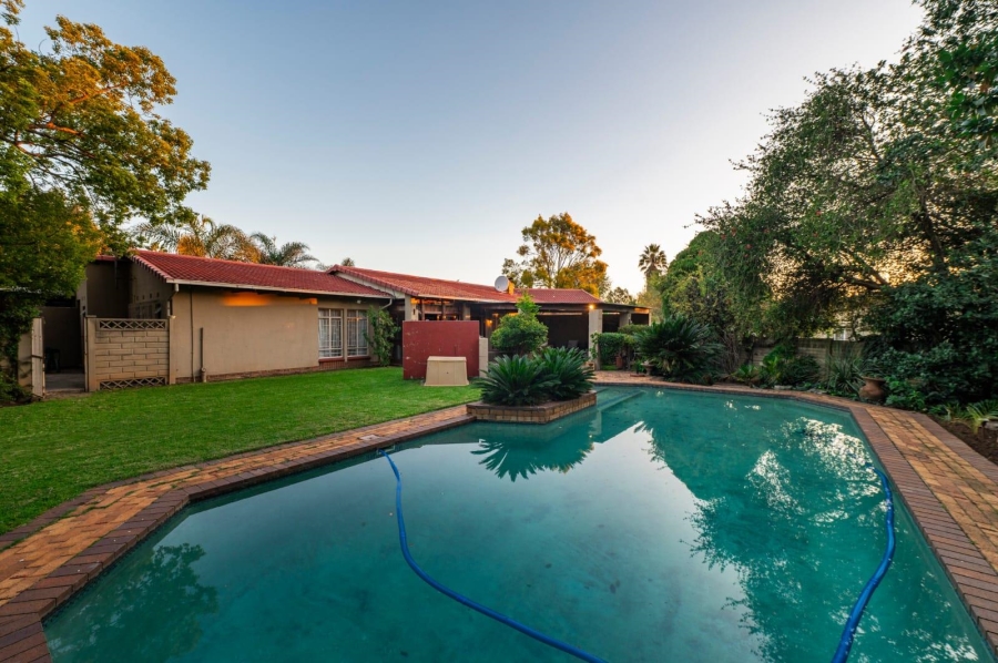 5 Bedroom Property for Sale in Brackendowns Ext 5 Gauteng
