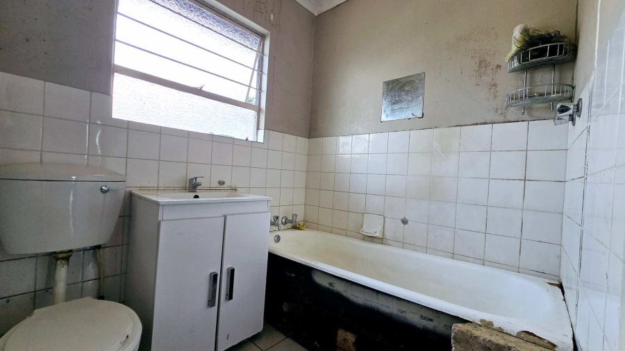 2 Bedroom Property for Sale in La Montagne Gauteng