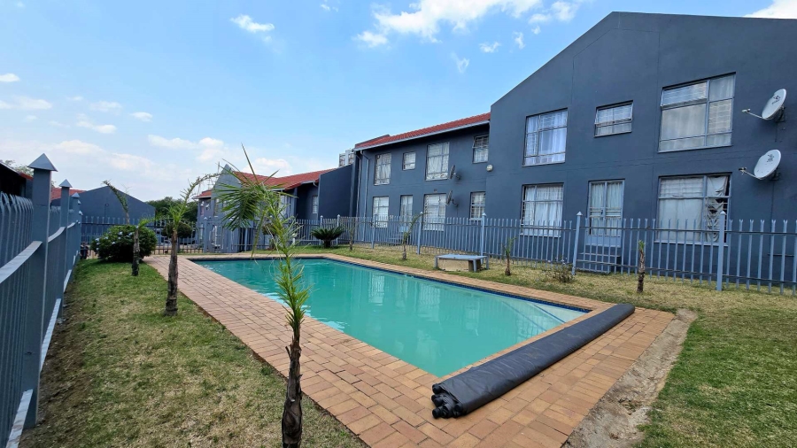 2 Bedroom Property for Sale in La Montagne Gauteng
