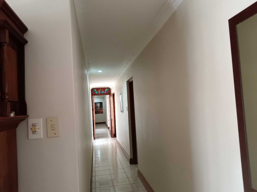 5 Bedroom Property for Sale in Ninapark Gauteng