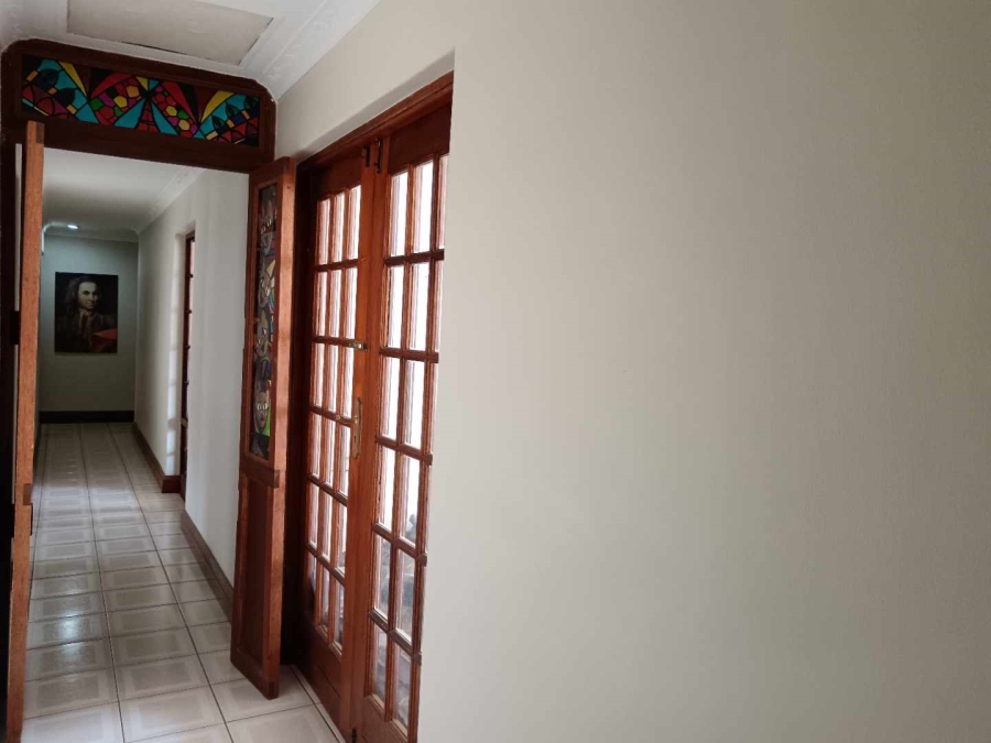 5 Bedroom Property for Sale in Ninapark Gauteng