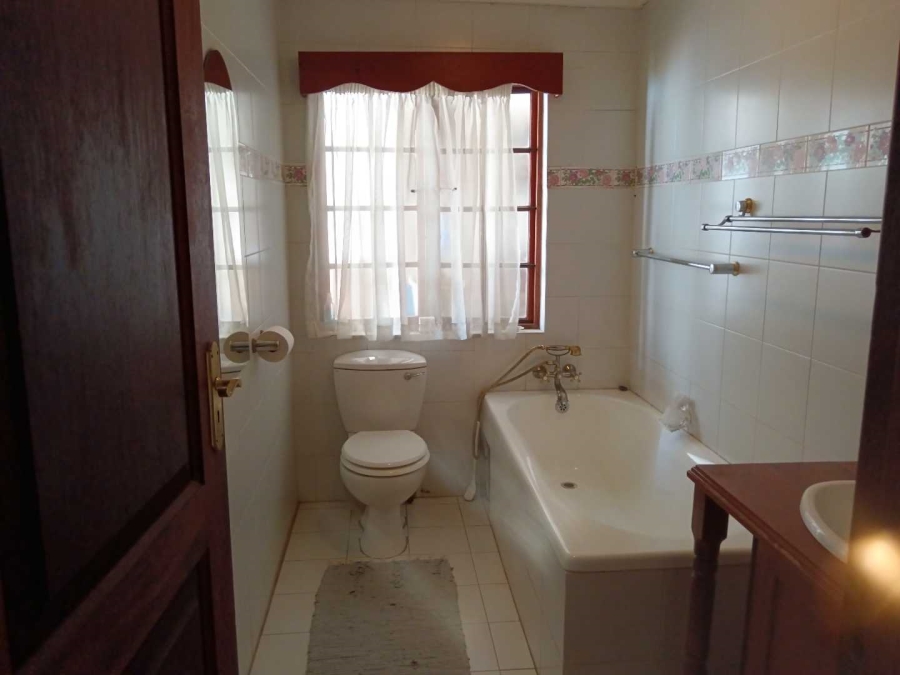 5 Bedroom Property for Sale in Ninapark Gauteng