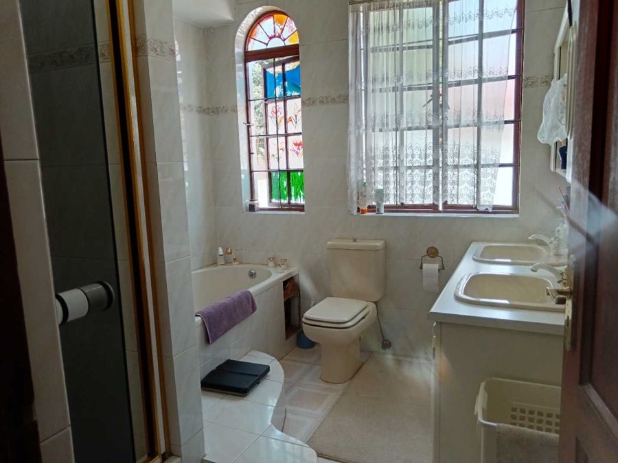 5 Bedroom Property for Sale in Ninapark Gauteng