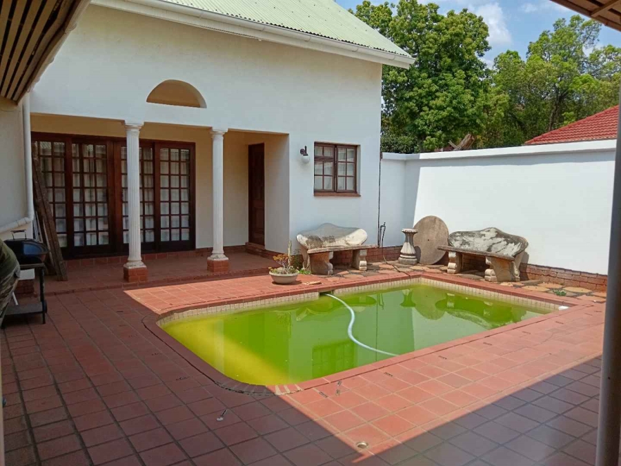 5 Bedroom Property for Sale in Ninapark Gauteng