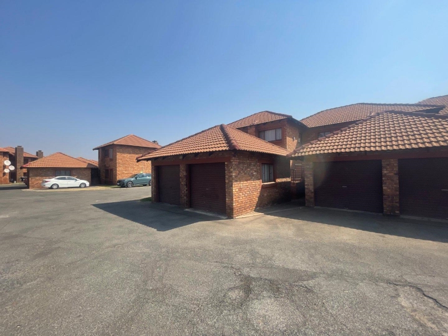 3 Bedroom Property for Sale in Edleen Gauteng