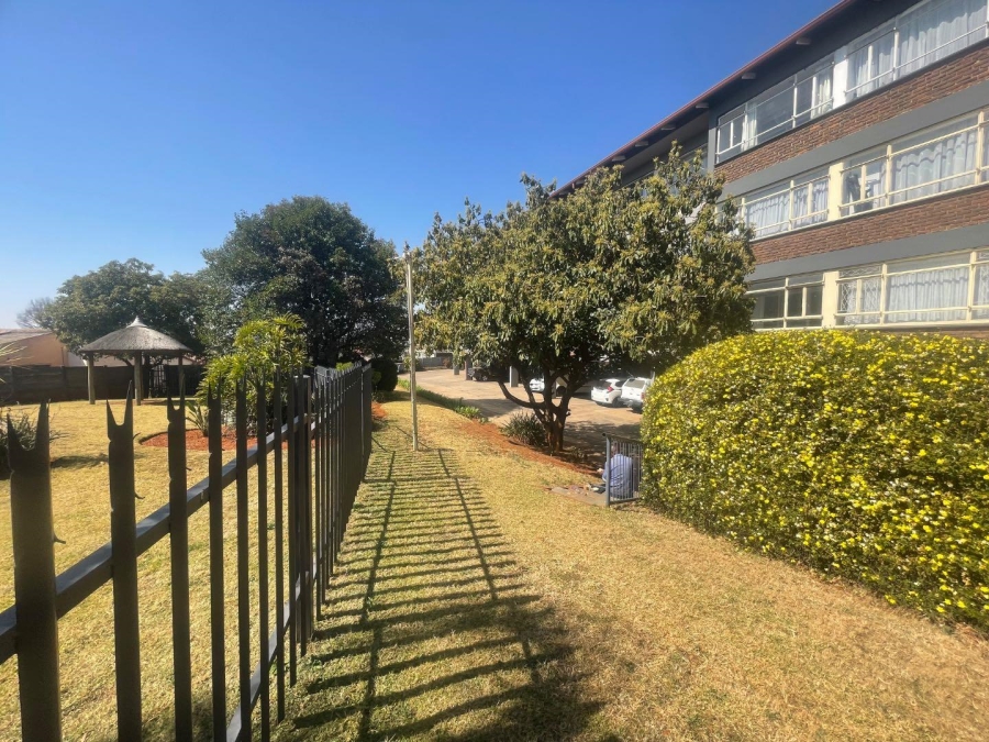 2 Bedroom Property for Sale in Rhodesfield Gauteng