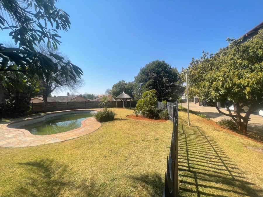 2 Bedroom Property for Sale in Rhodesfield Gauteng